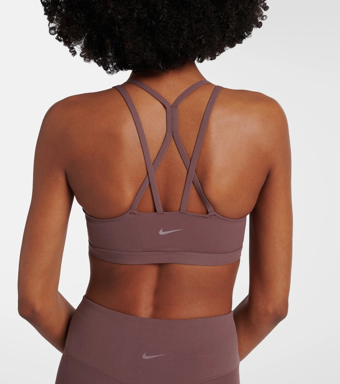 Nike - حمالة صدر رياضية بحمّالات رفيعة نايكي زينفي