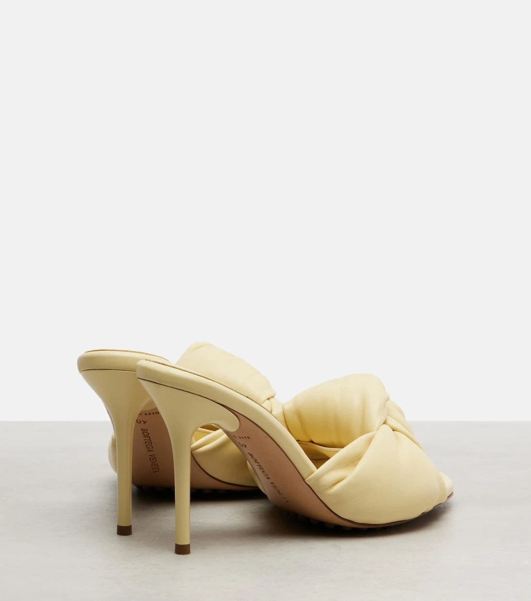 Bottega Veneta - Cherry leather mules