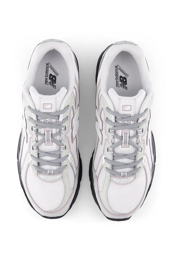 New Balance 740 Обувки