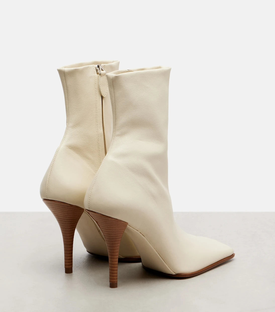 Alaïa - 90 leather ankle boots