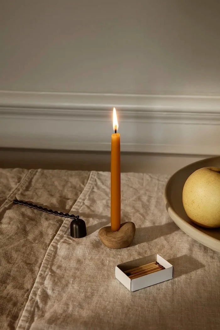 ferm LIVING Libre Mum Söndürücü ve Mumlar (6 Adet)