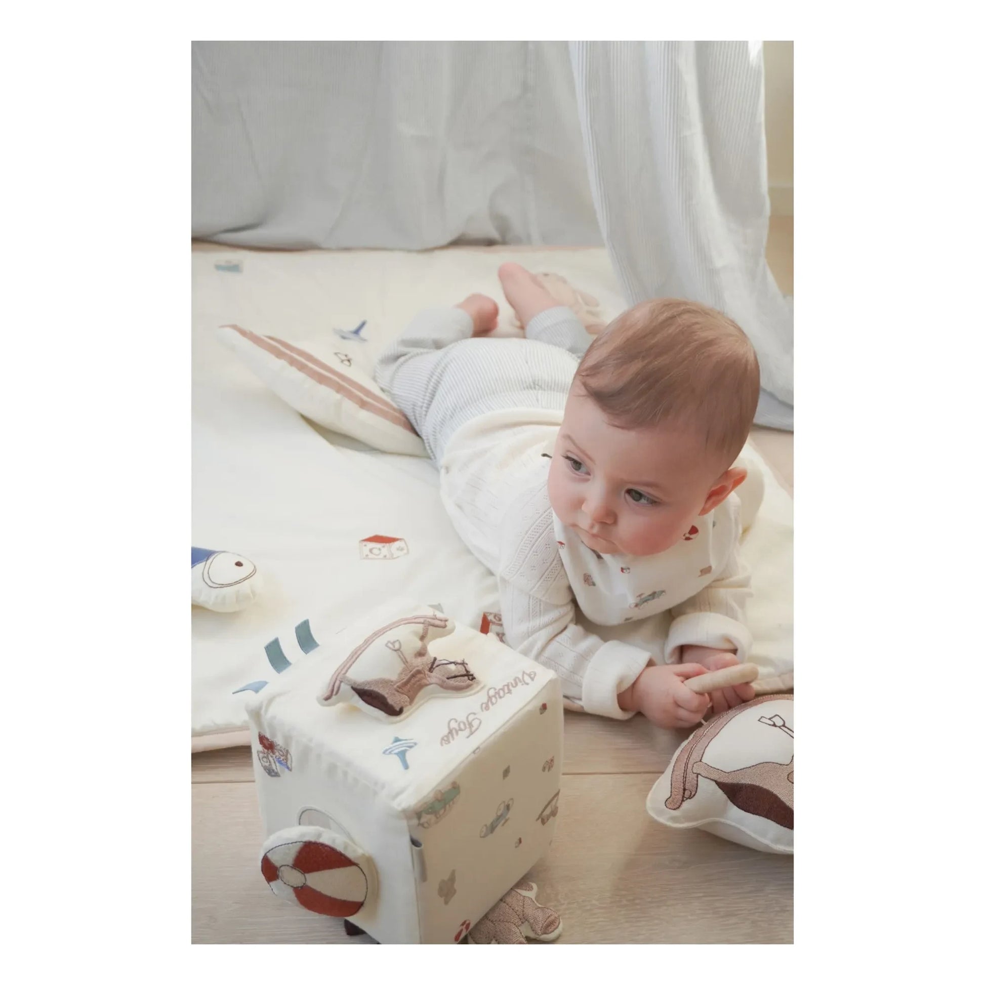 Cam Cam - Vintage Toys activity cube | Beige