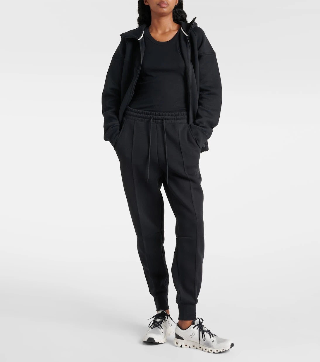 Nike - بنطال رياضي Tech Fleece بقَصَّة فضفاضة من نسيج قطني مخلوط