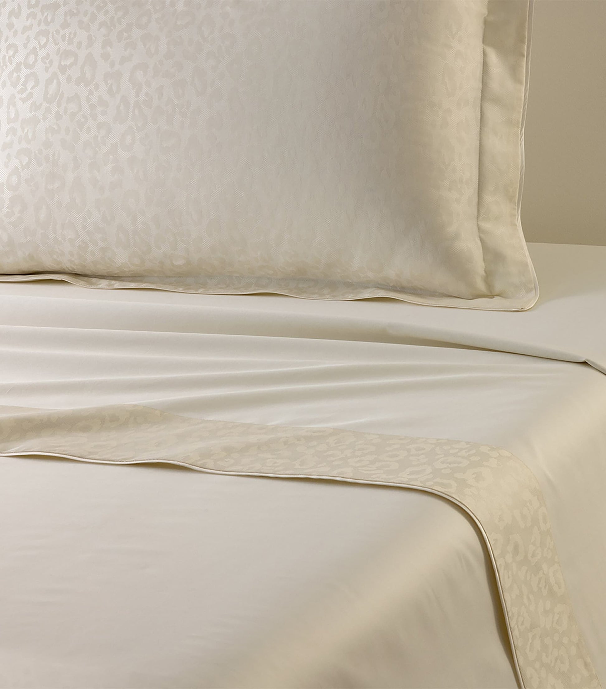 Yves Delorme Leopard Double Flat Sheet (240cm x 295cm)