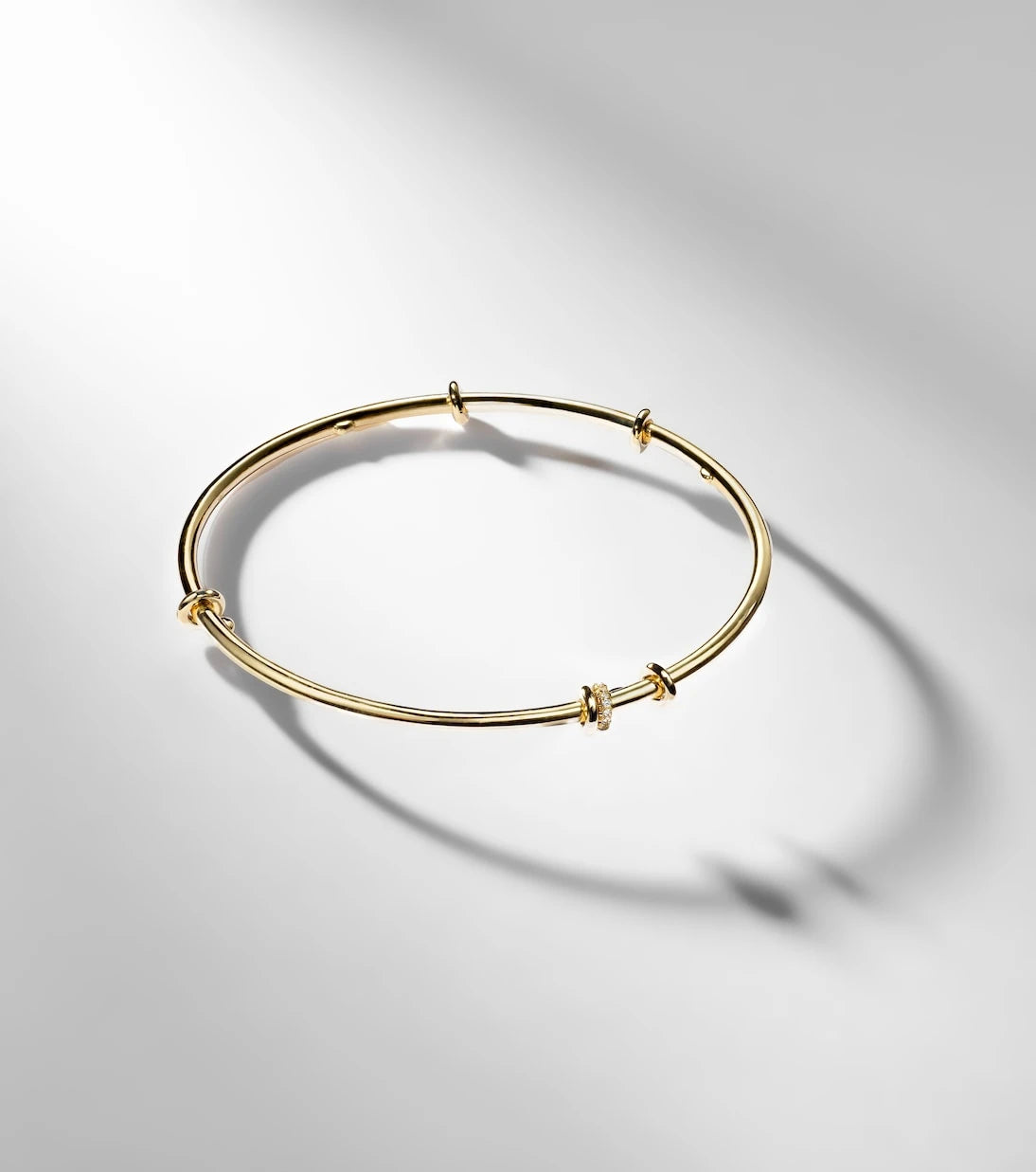 Spinelli Kilcollin - Kini 18kt gold bangle with diamonds
