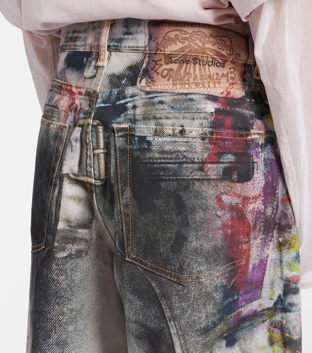 Acne Studios - جينز واسع الساق بتصميم الترومبلوي "1981"