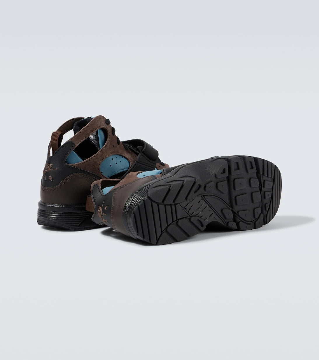 نايكي - حذاء رياضي Air Trainer Huarache مزين بالجلد المدبوغ