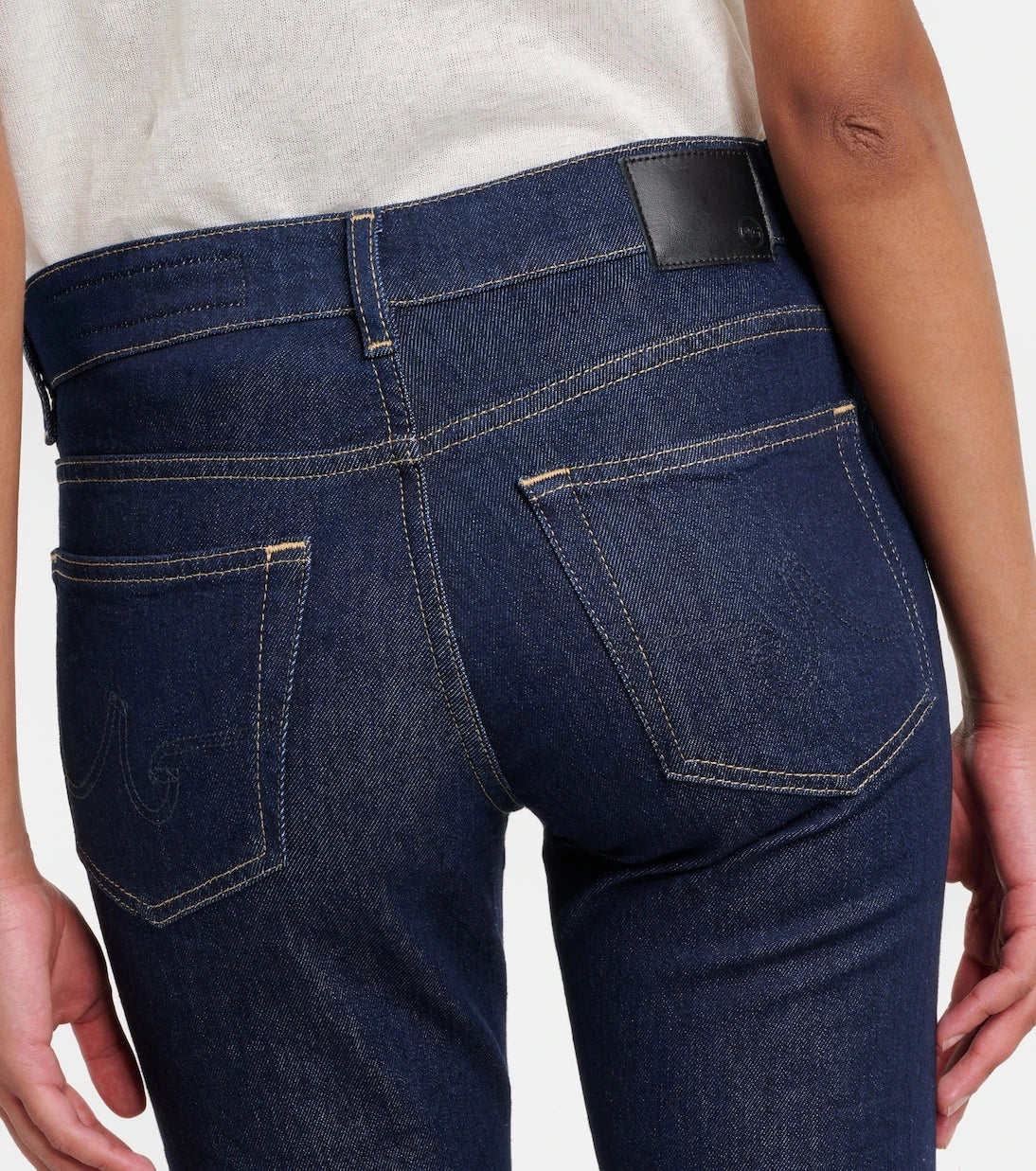 AG Jeans - بنطلون جينز كولون بقصة مستقيمة وخصر متوسط الارتفاع