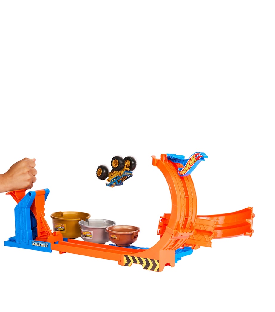 Hot Wheels Monster Trucks Loop-and-Flip Trophy Challenge Set