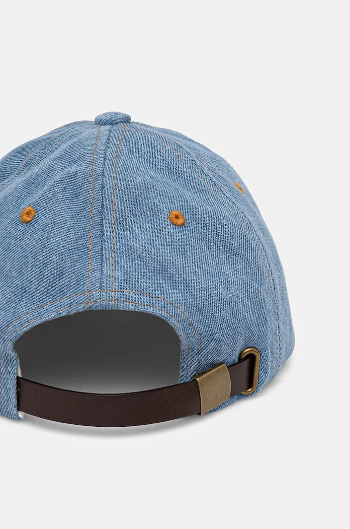 Памучна шапка с козирка Levi's