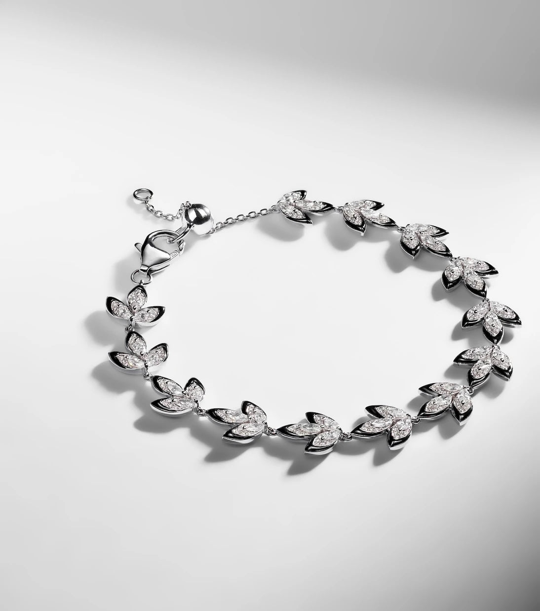Kamyen - Enamel Leaf 18kt white gold bracelet with diamond