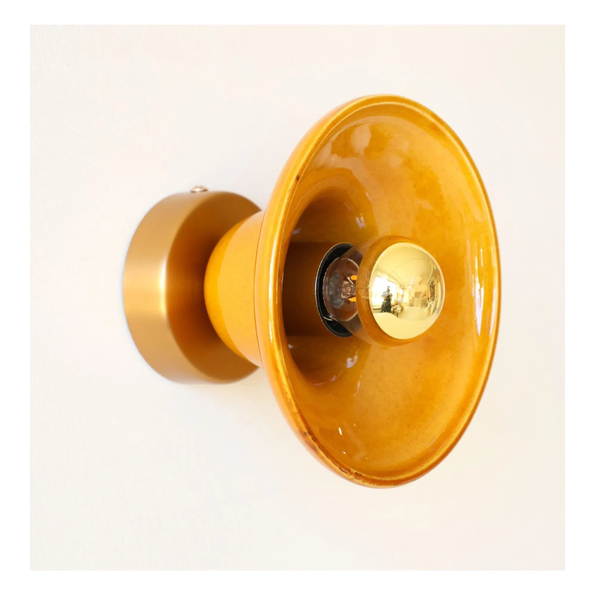 Masamé - Gigaro wall lamp | Honey