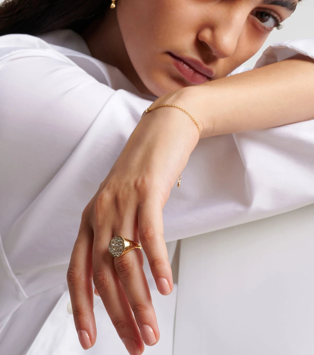 Octavia Elizabeth - خاتم Octavia Signet من الذهب عيار 18 قيراطًا مع الألماس