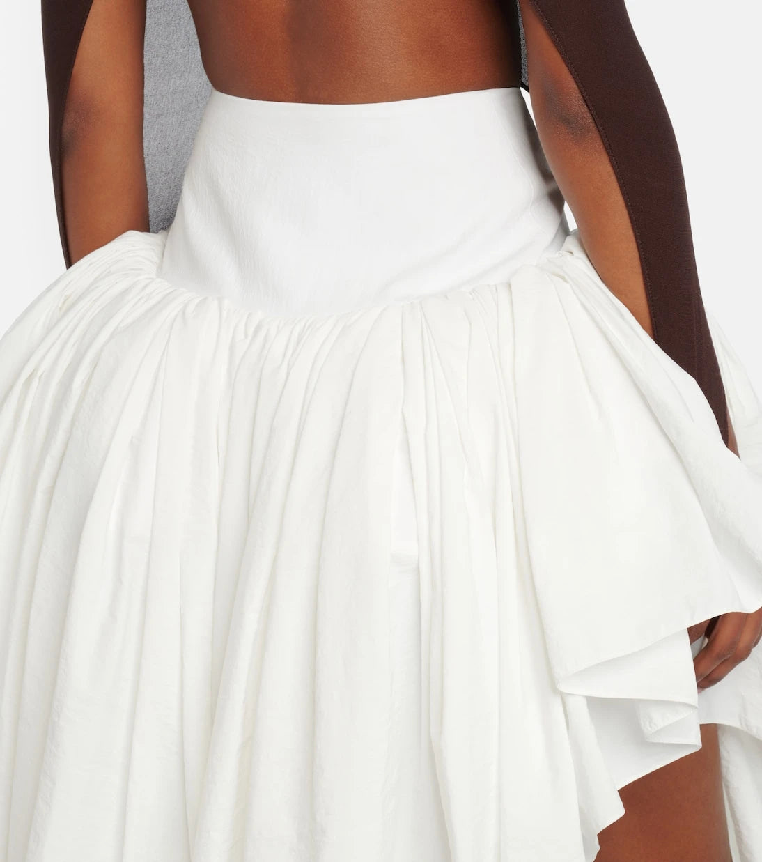 Alaïa - تنورة ميدي غير متناظرة ذات ثنيات