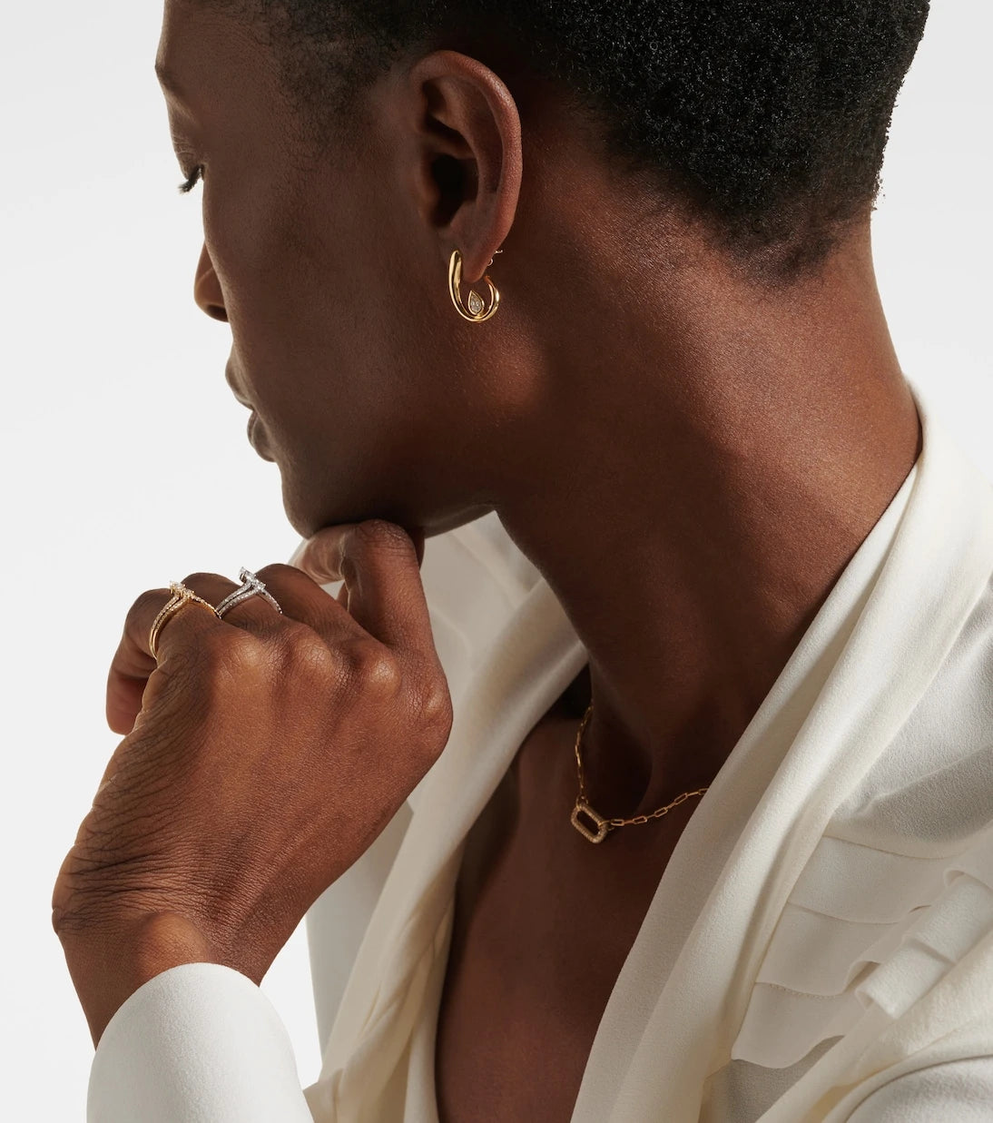 Shay Jewelry - أقراط من الذهب عيار 18 قيراطًا مرصعة بالألماس