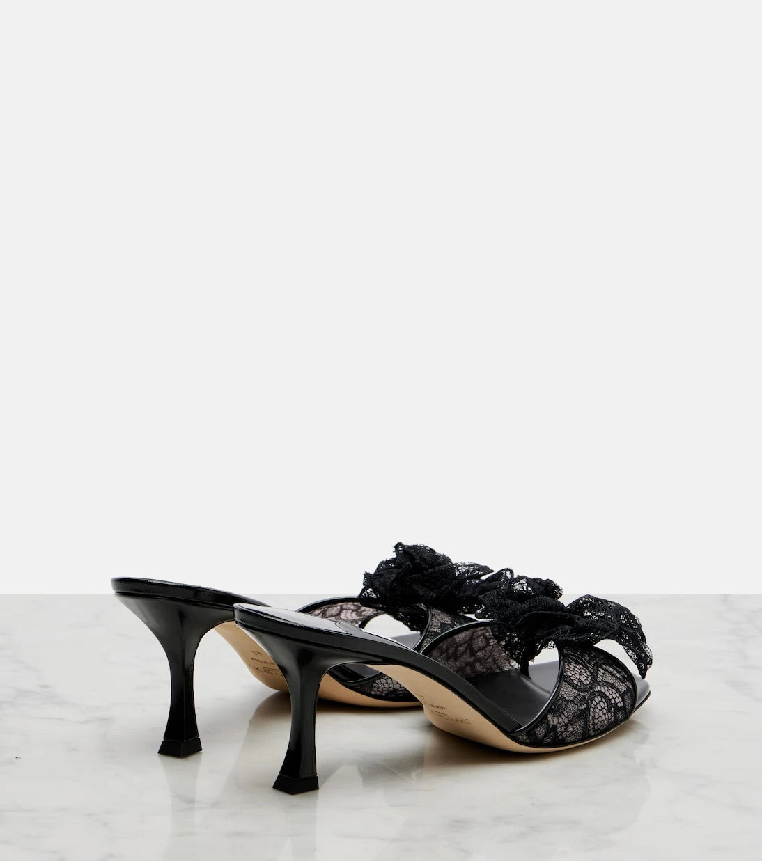 Jimmy Choo - حذاء سكاي مولز من الدانتيل بتطريزات الزهور
