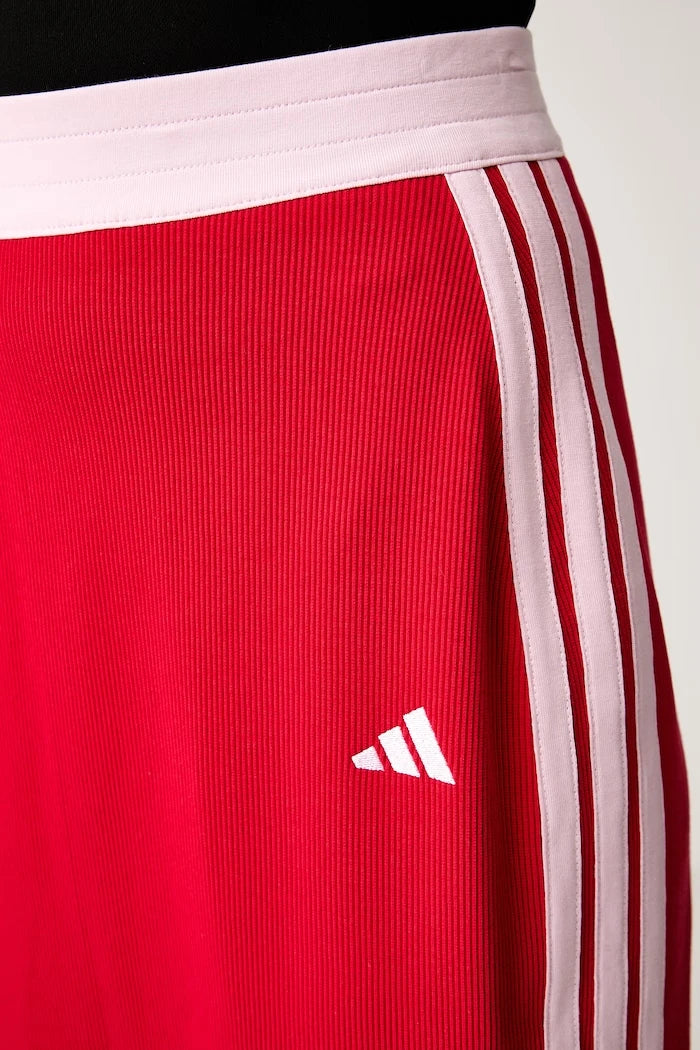 adidas pamuk ve elastan karışımlı yırtmaçlı etek Racing Pack