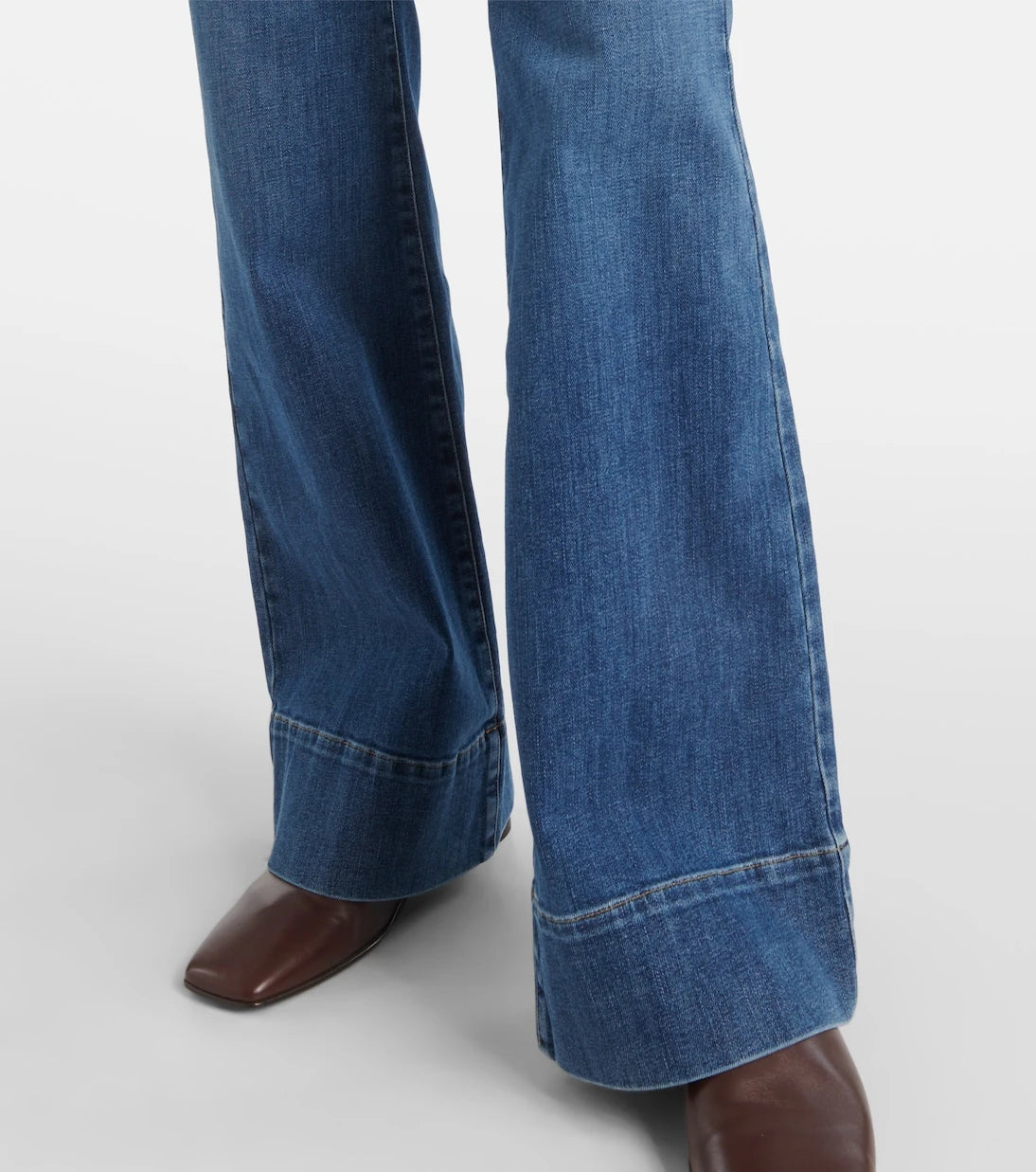 AG Jeans - بنطلون جينز Vicky ذو الأرجل الواسعة