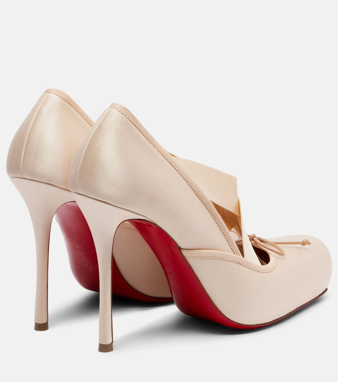 Christian Louboutin - حذاء كاسيستاسيتنا من الساتان بكعب عالٍ
