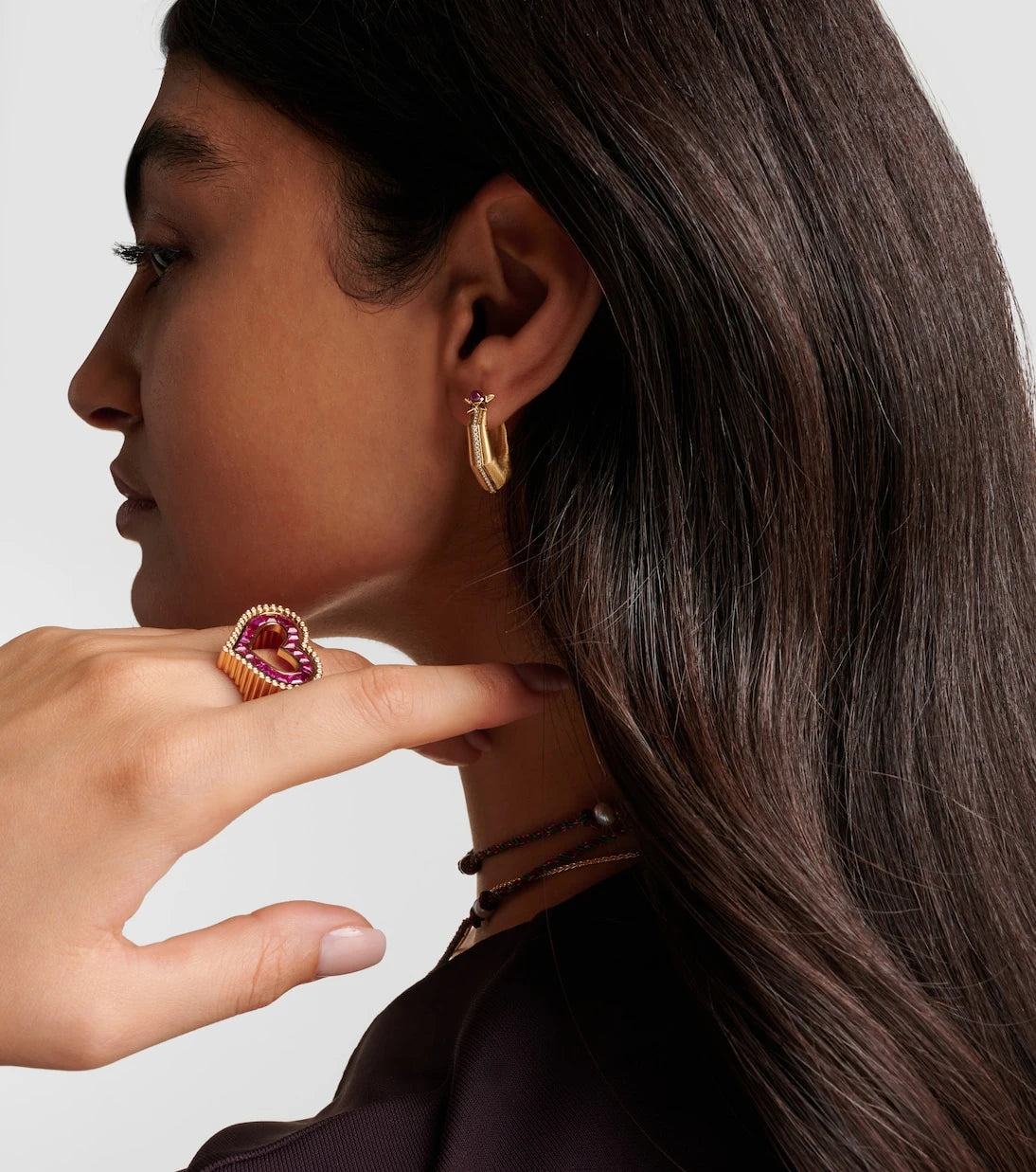 Marie Lichtenberg - Baba Medium 18kt gold single hoop earring with diamonds and ruby