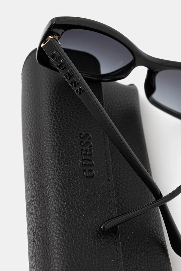 Слънчеви очила Guess