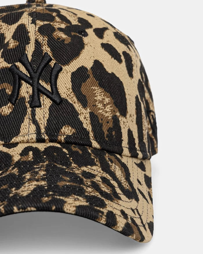 New Era pamuklu vizörlü şapka LEOPARD 920 NYY