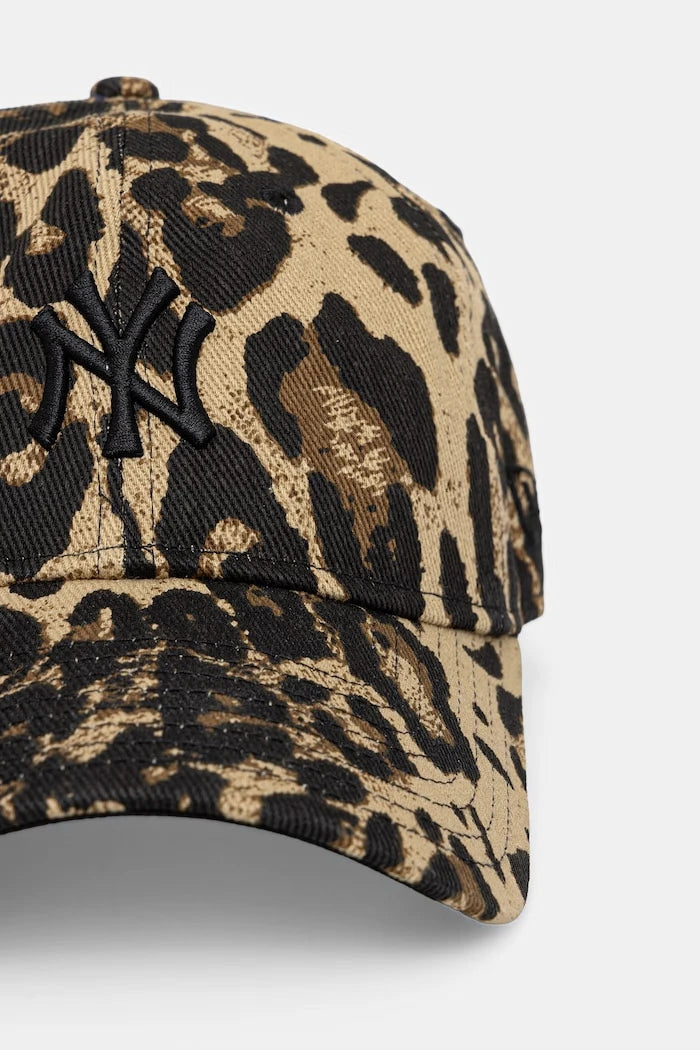 New Era pamuklu vizörlü şapka LEOPARD 920 NYY
