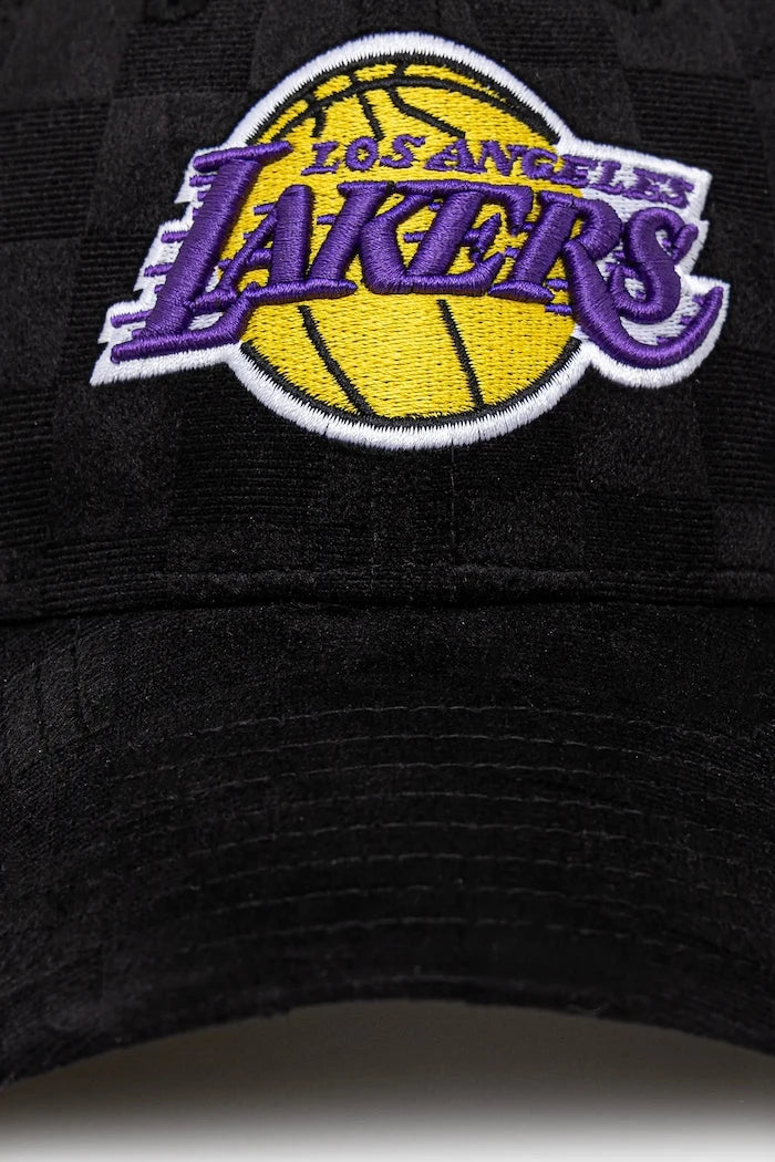 Кадифена шапка с козирка New Era Tonal Check 940 Lakers