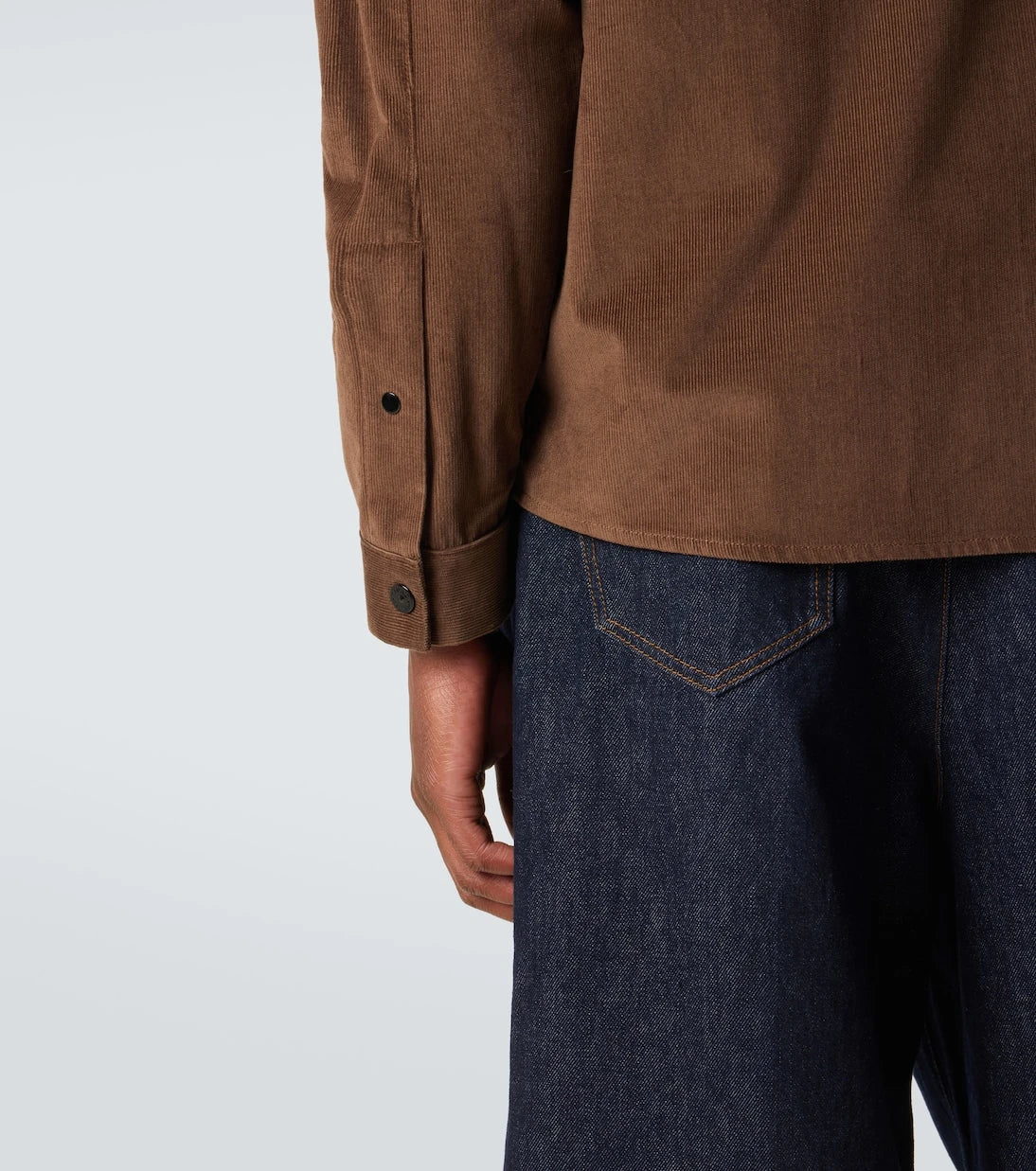 Stone Island - قميص خفيف بقَصّة فضفاضة من قماش الكوردروي القطني بشعار البوصلة