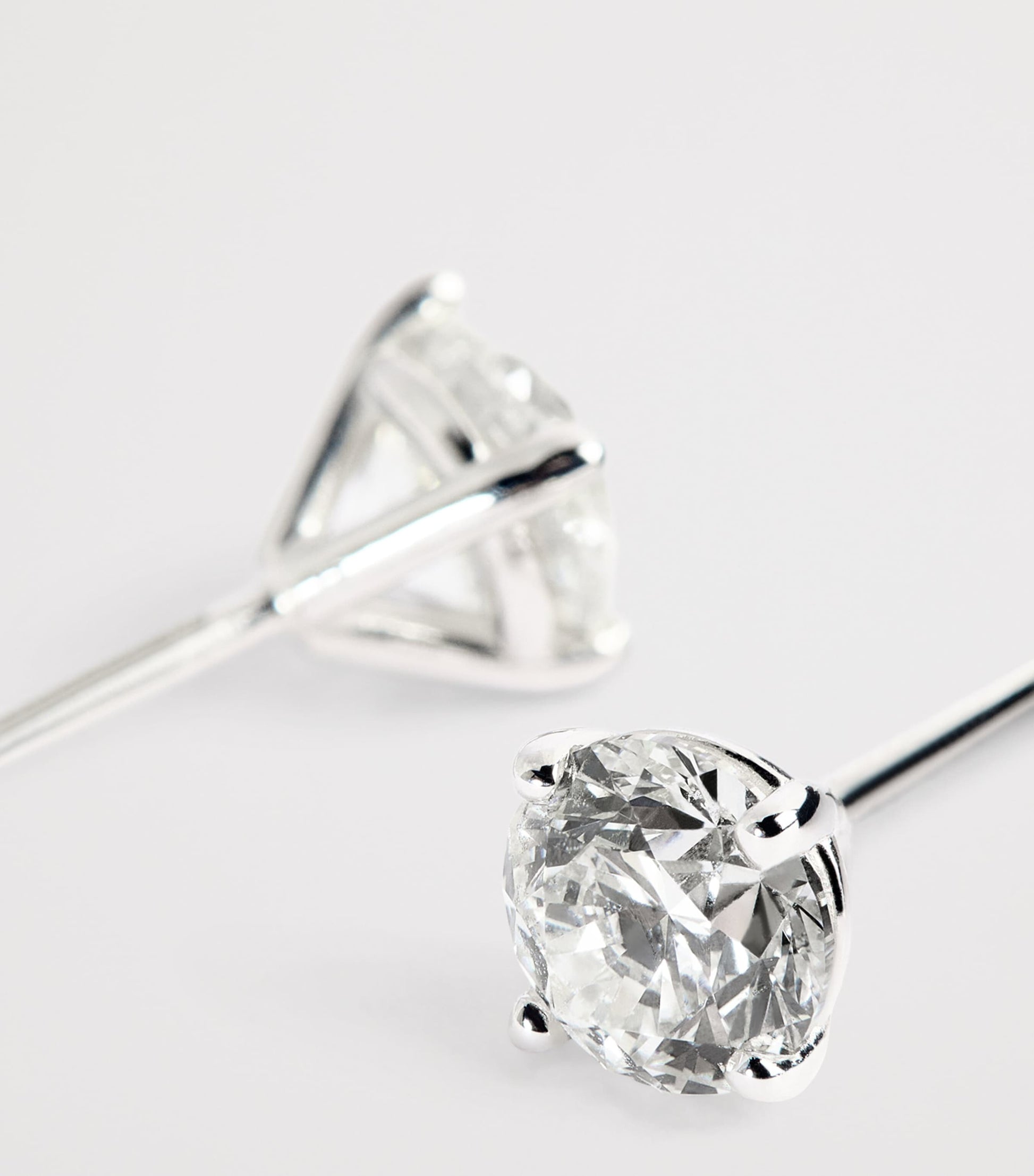 White Gold and Diamond Stud Earrings (1.00ctw)