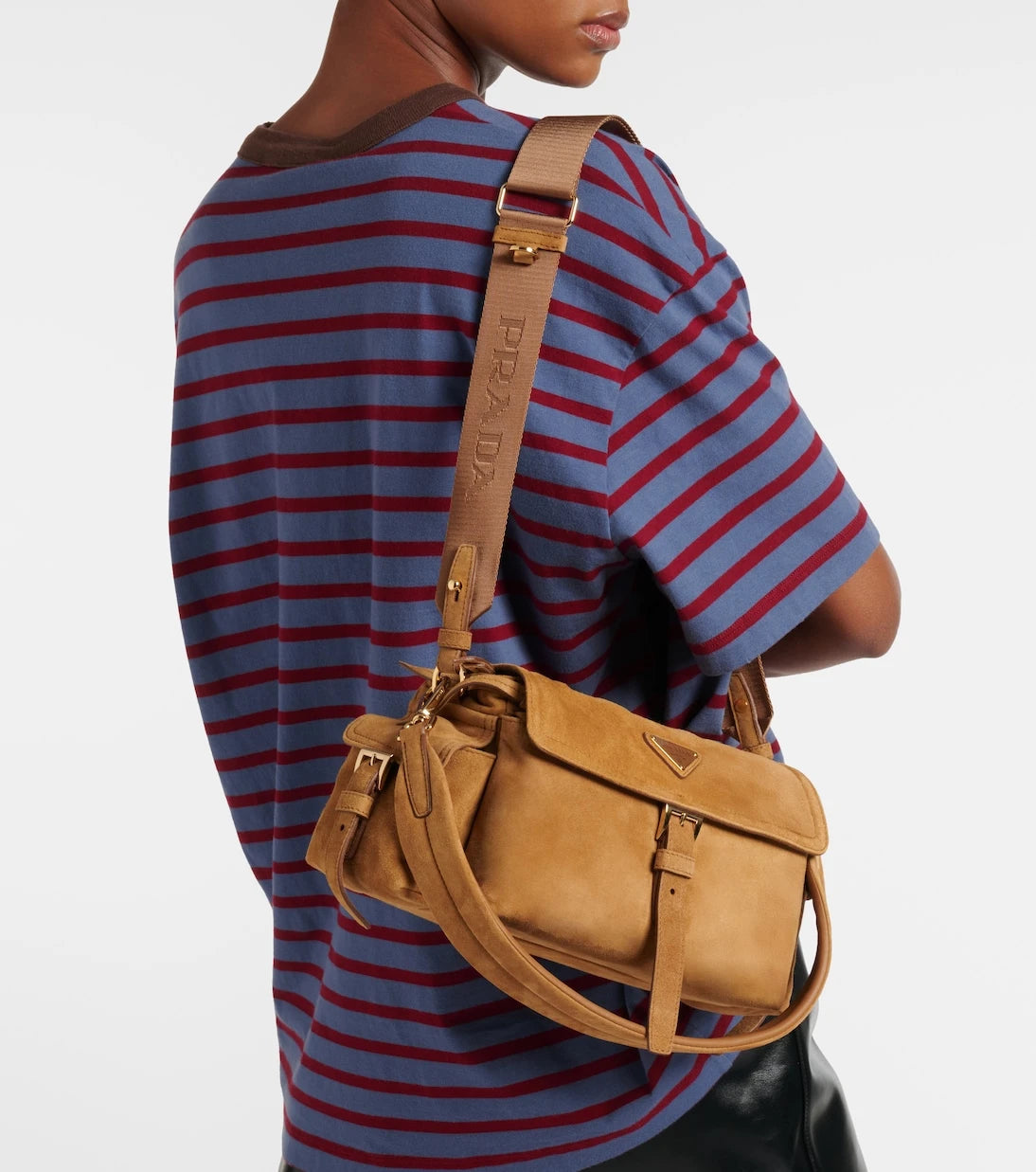Prada - حقيبة كتف متوسطة من جلد السويد "Prada Explore"