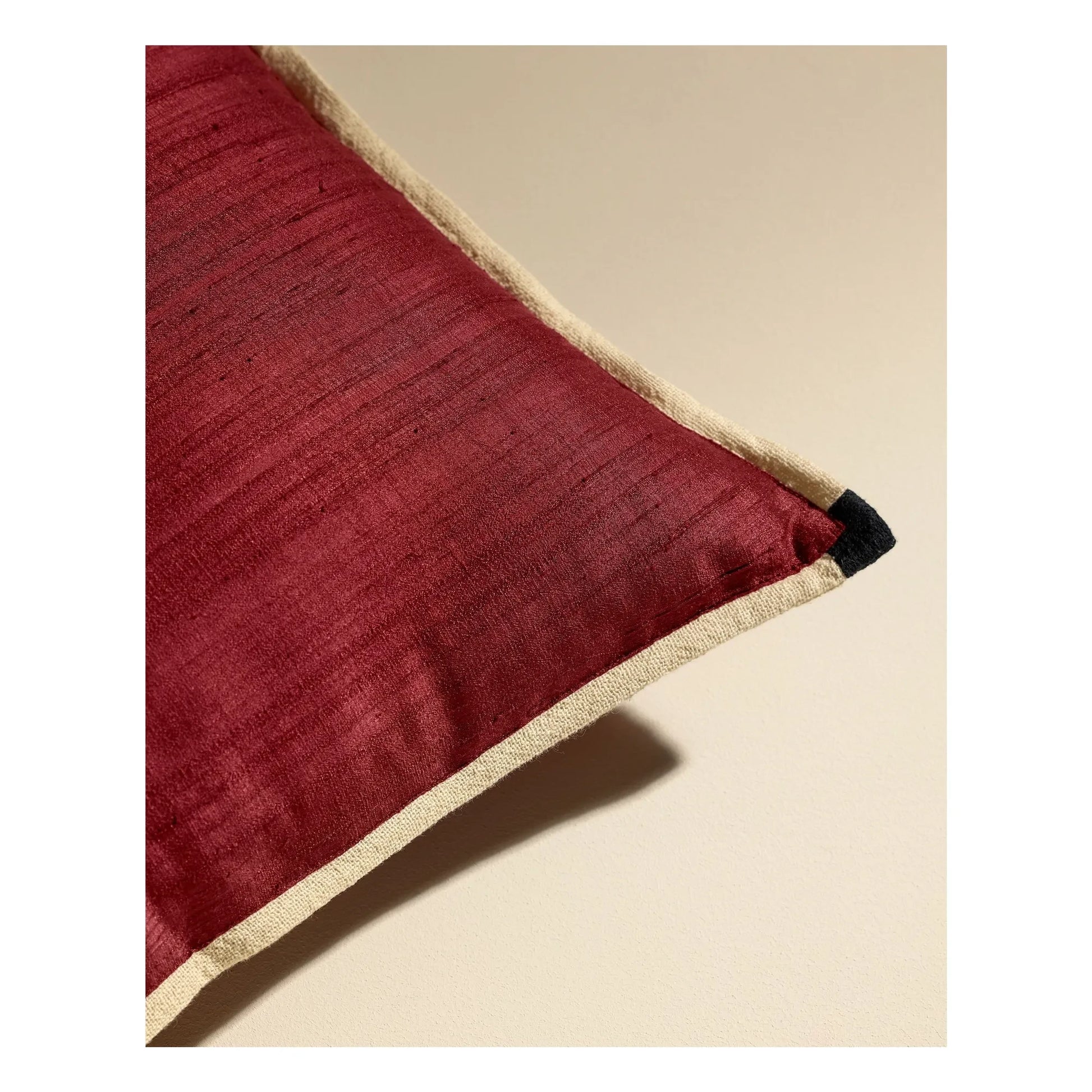 Maison Sarah Lavoine - Séquence silk cushion | Red