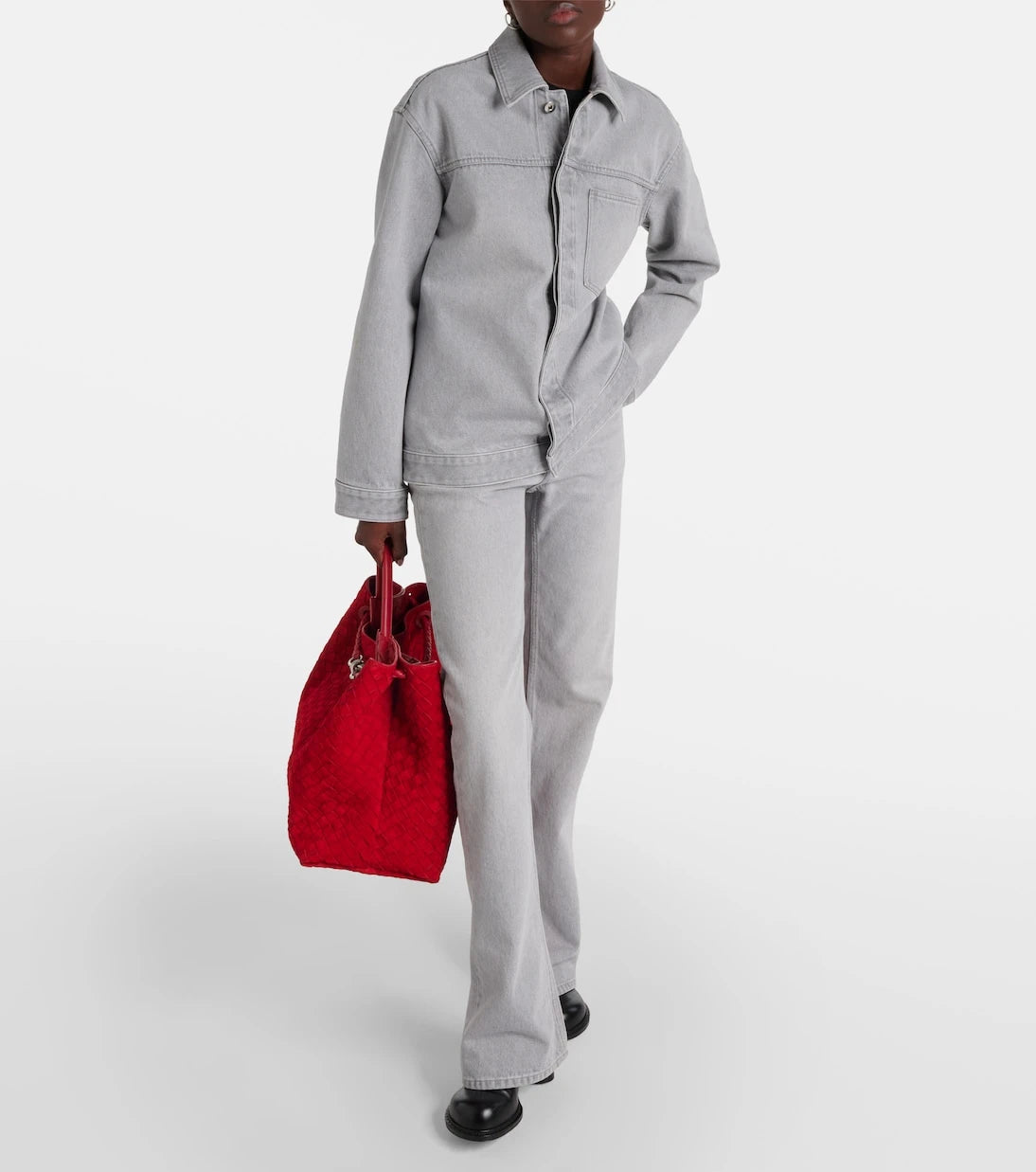Bottega Veneta - جينز واسع بقصّة عالية الخصر