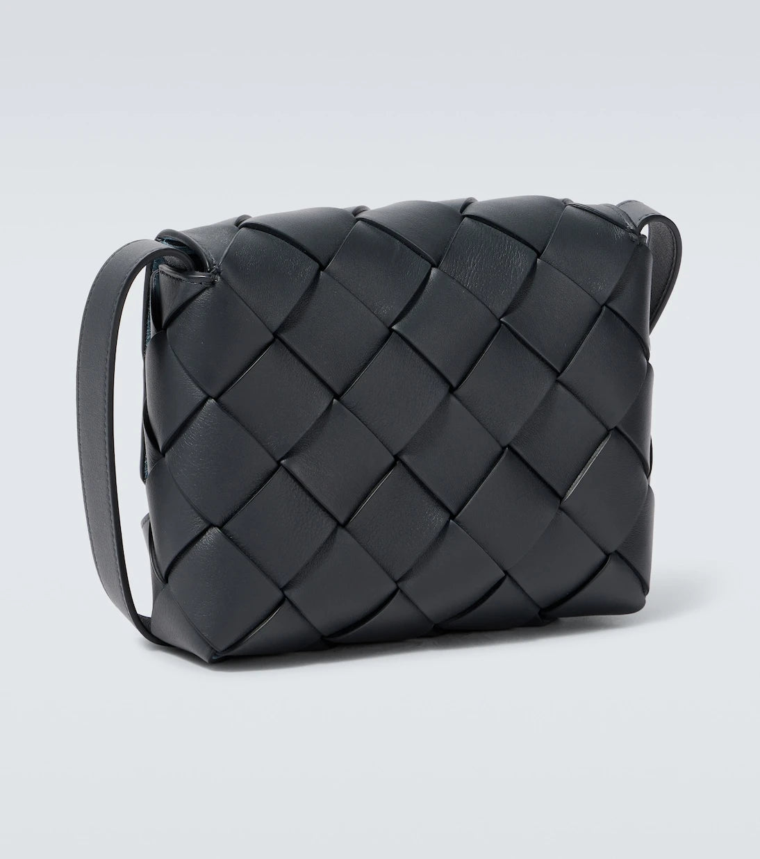 Bottega Veneta - حقيبة كروسبودي Diago صغيرة من الجلد