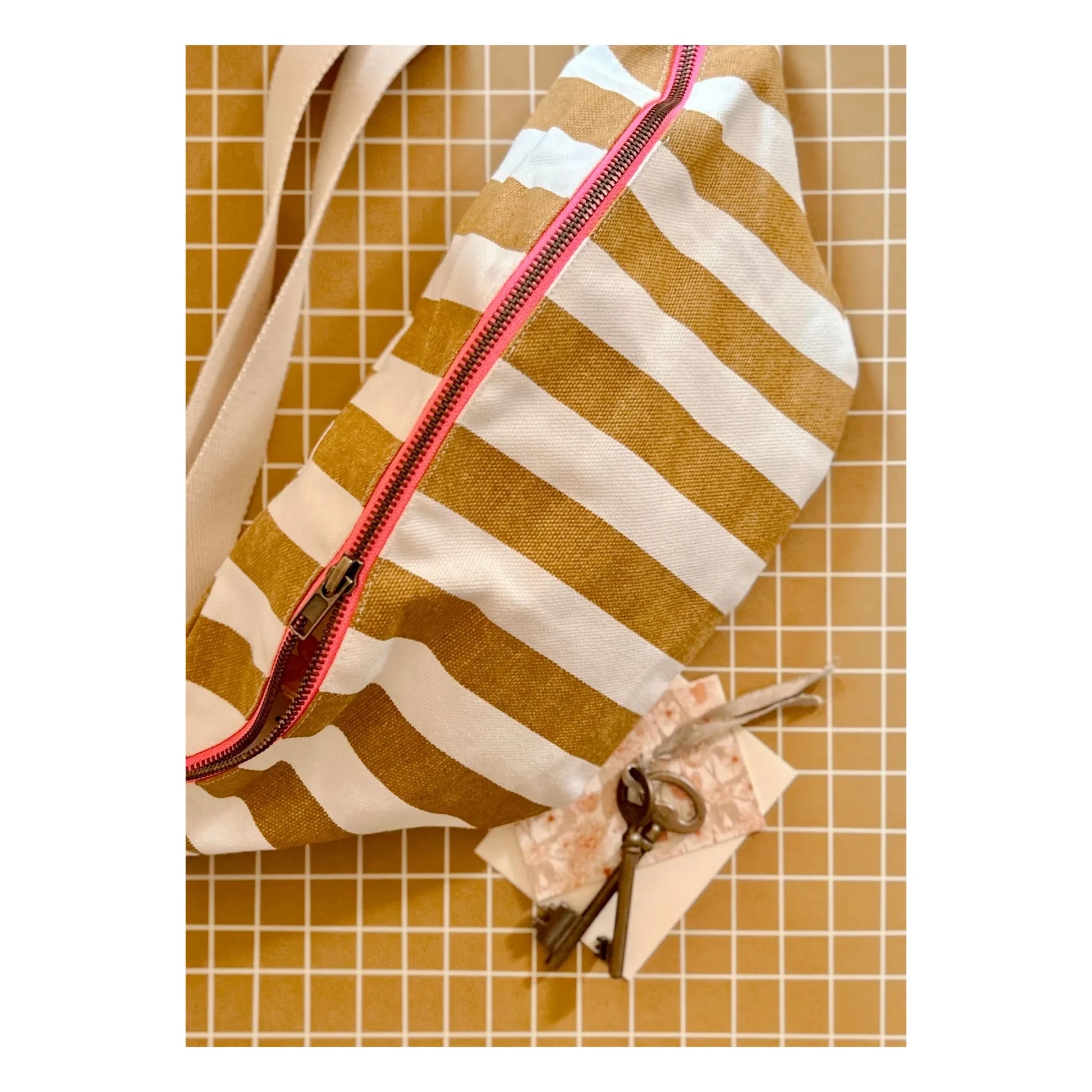 Rose in April - Striped fanny pack | Caramel