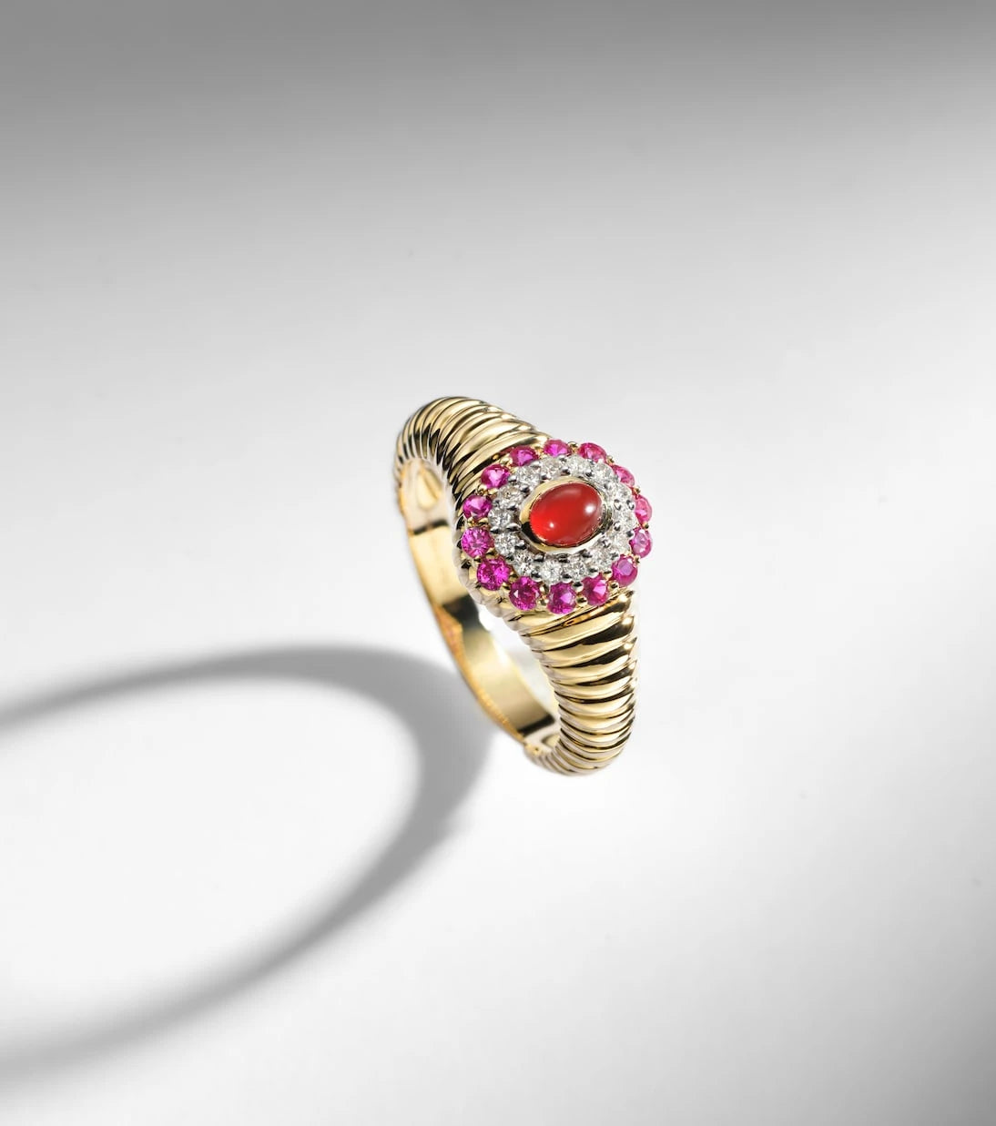 Yvonne Léon - Pompadour Baby 9kt gold ring with gemstones