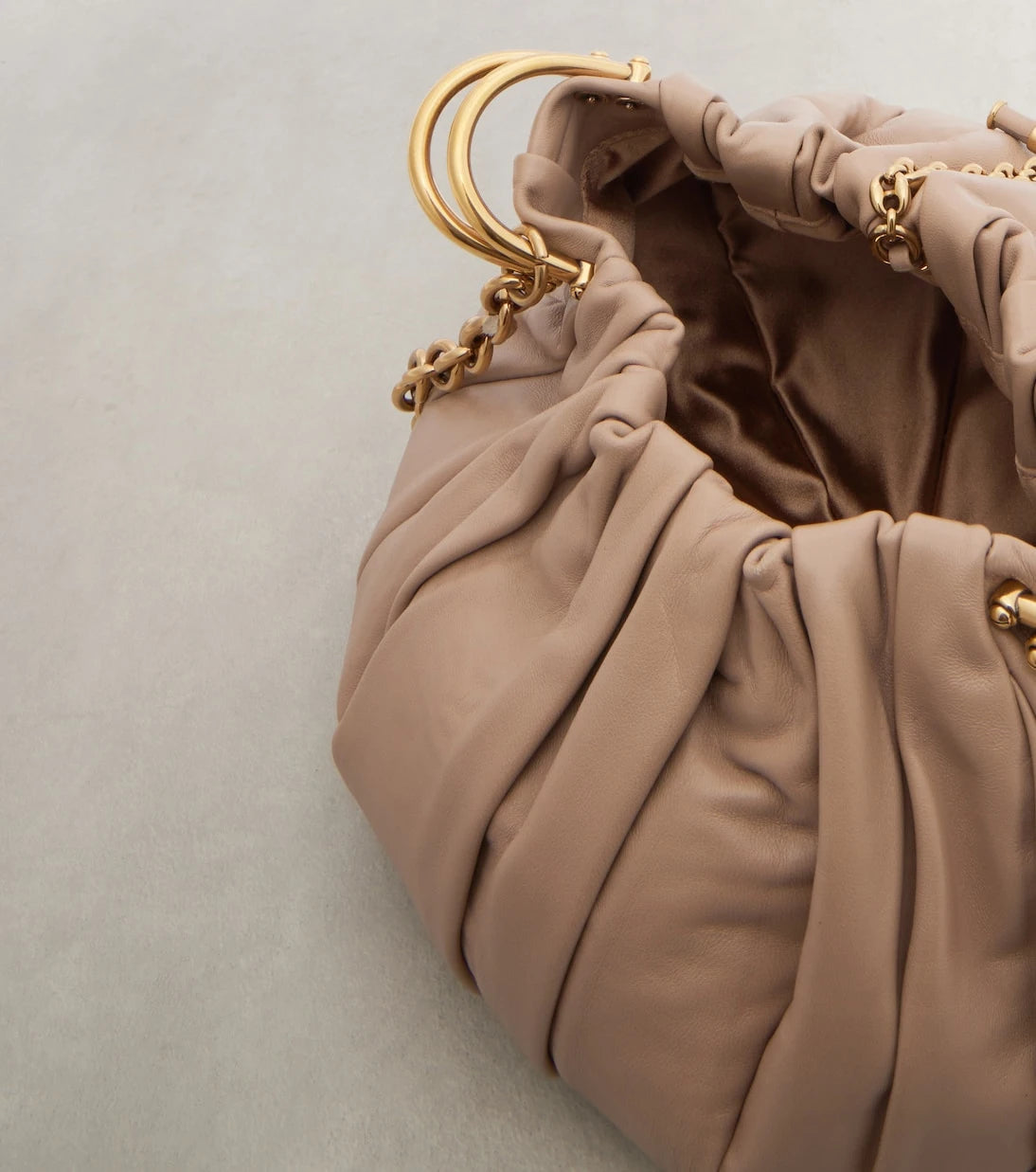 Chloé - حقيبة كتف صغيرة من جلد بليسيه من Chloé