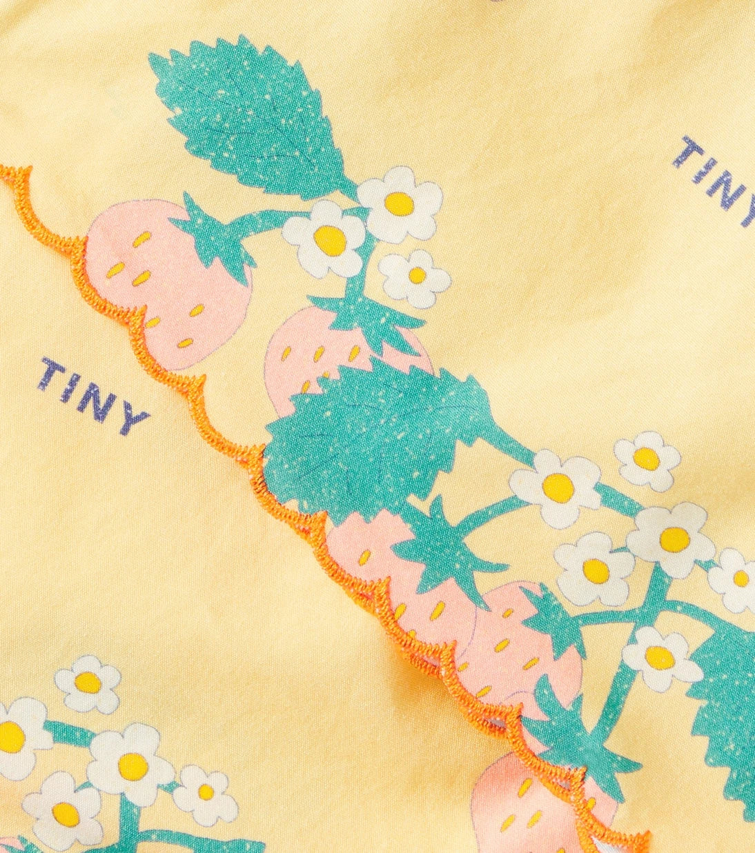 Tinycottons - شورت قطني بحواف صدفية مطبوع عليه فراولة