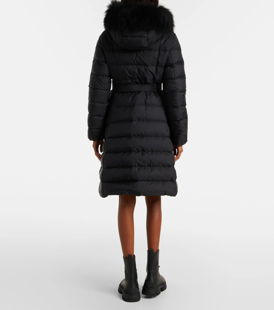 Moncler - سترة مبطنة بالزغب بقبعة وحواف من جلد الغنم