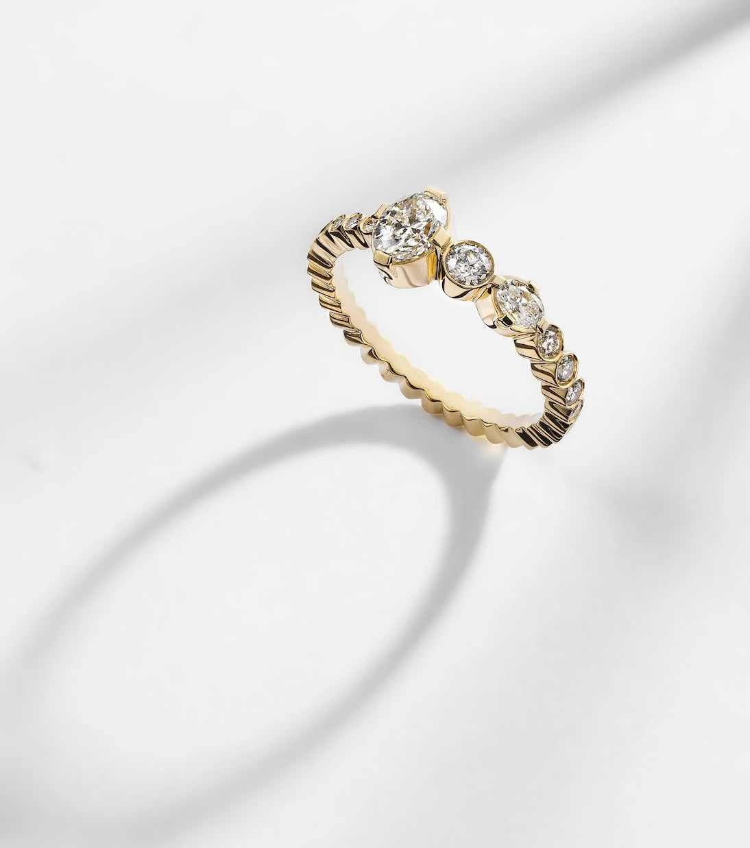 Sophie Bille Brahe - Ensemble De Sky 18kt gold ring with diamonds