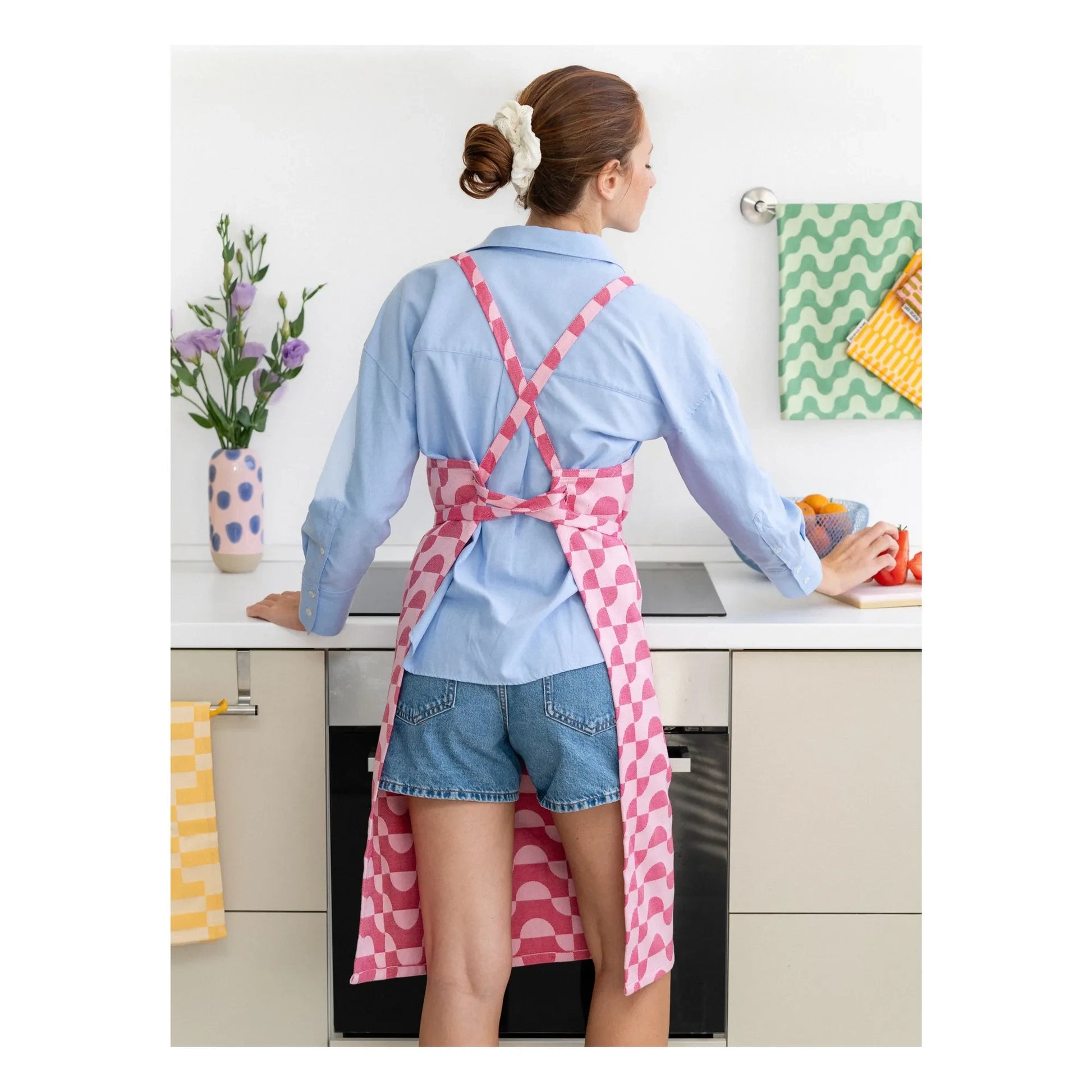 Tarta Gelatina - Cherry Flakes apron | Pink