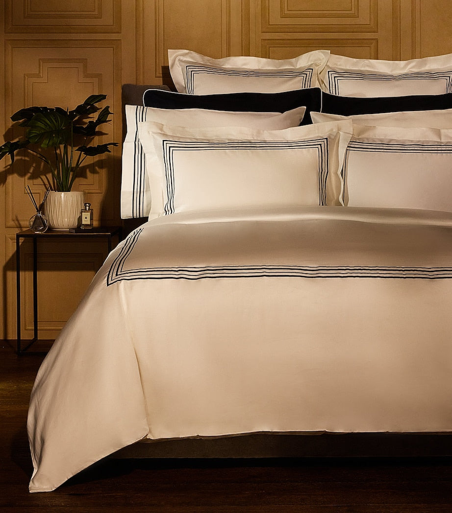 Mayfair King Duvet Cover and Pillowcase Set (230cm x 220cm)