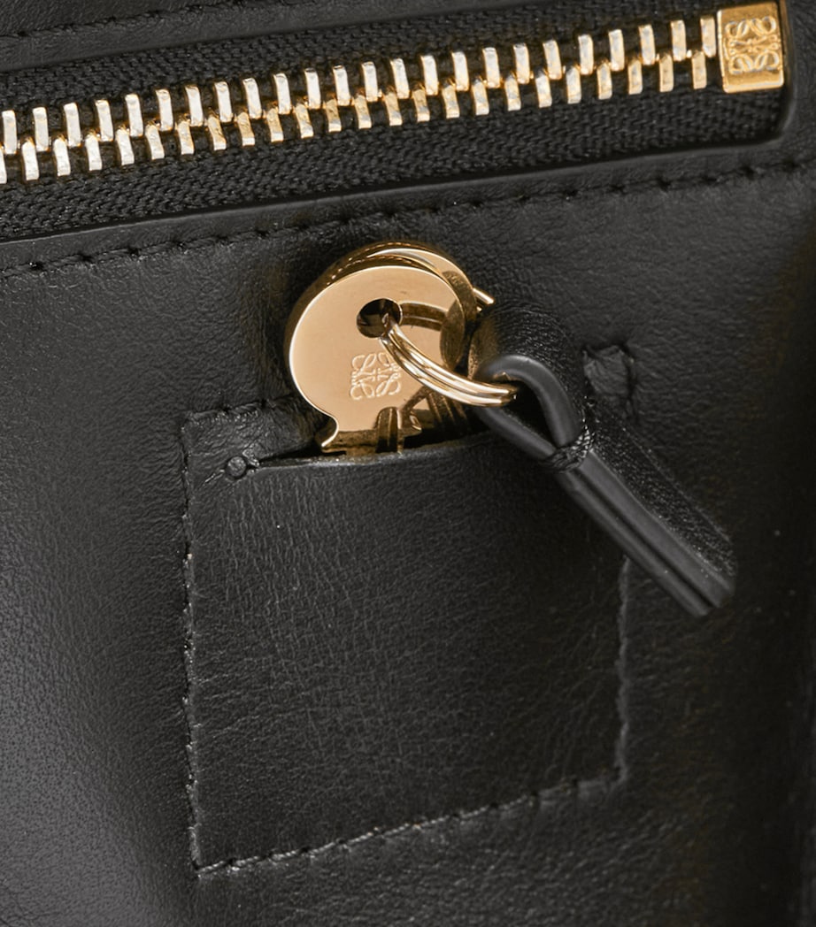 Leather Amazona 32 Top-Handle Bag