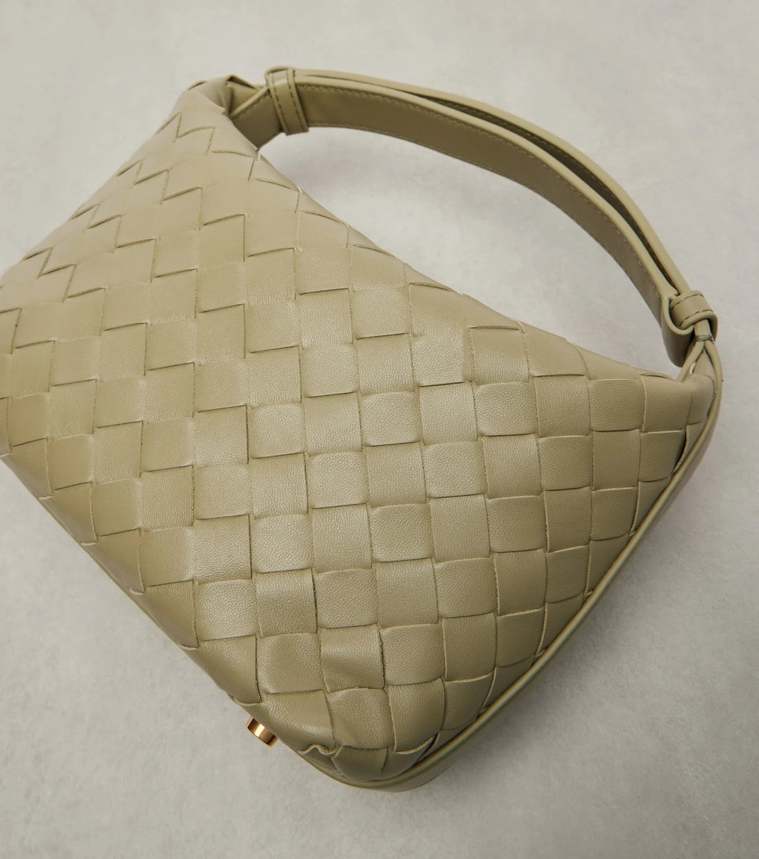 Bottega Veneta - حقيبة يد والاس من الجلد المجدول