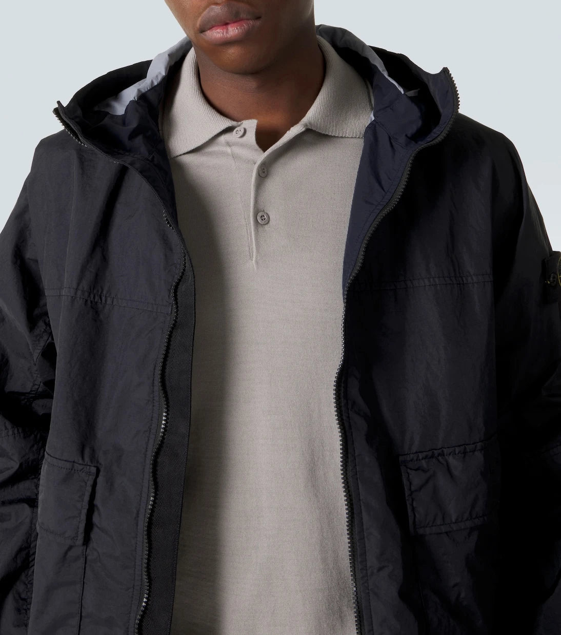 Stone Island - قميص بولو من صوف فيرجن بتطريز البوصلة