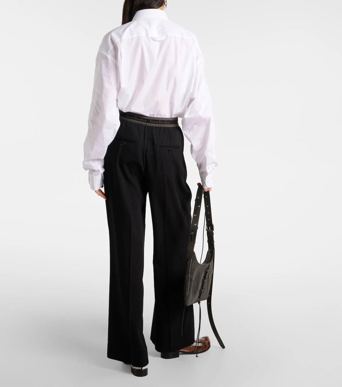 Acne Studios - بنطلون بشعار الماركة واسع الساقين بخصر متوسط الارتفاع