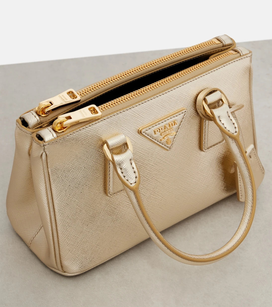 Prada - حقيبة يد Galleria Mini من الجلد اللامع