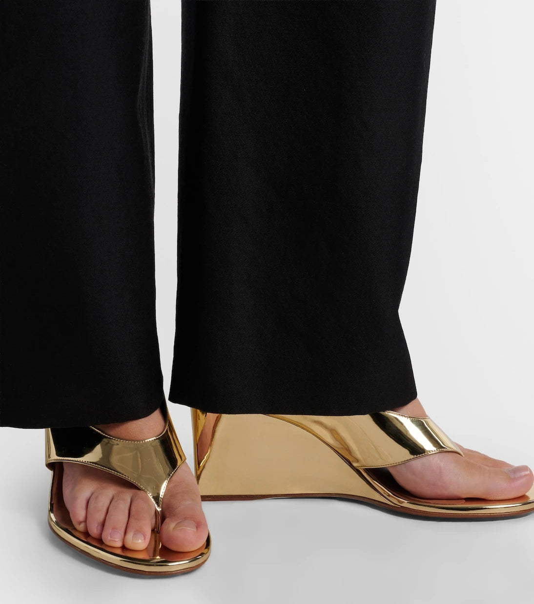 Alaïa - Cube metallic wedge thong sandals
