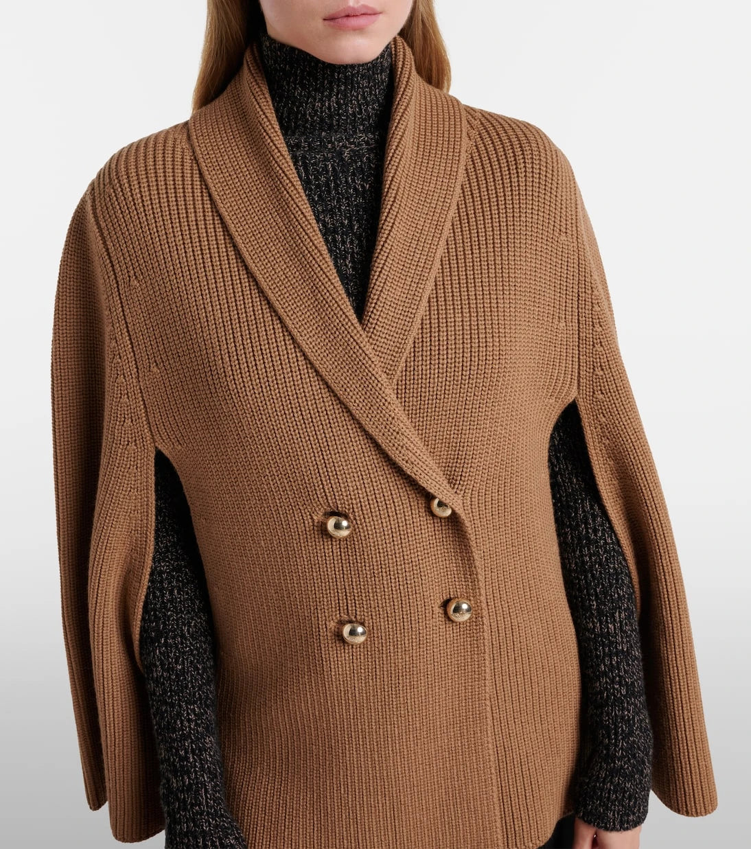 Max Mara - كاب أجينزيا من صوف الفيرجن بقصة صفين أزرار