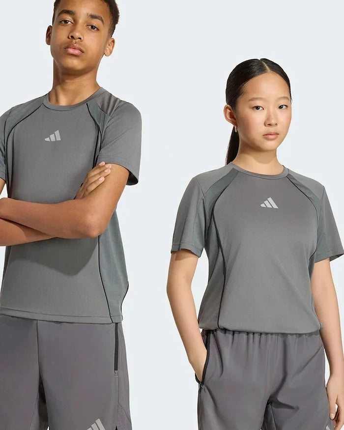 adidas çocuk tişörtü TRAIN ESSENTIALS SEASONAL